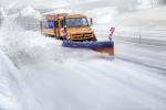 Mercedes-Benz Unimog U 4023 mit Schmidt Stratos Streugerat und Schneepflug 2018 года